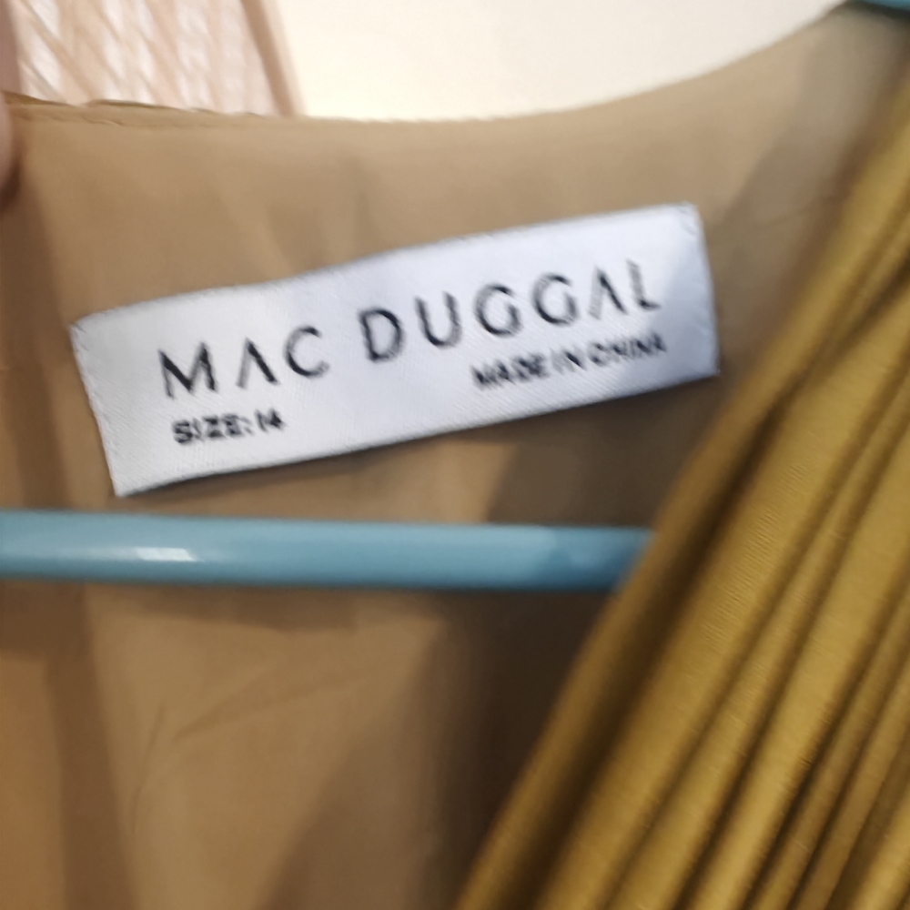 Mac Duggal Metallic Pleated Charmeuse Cape Gown Size 14 - Picture 5 of 5